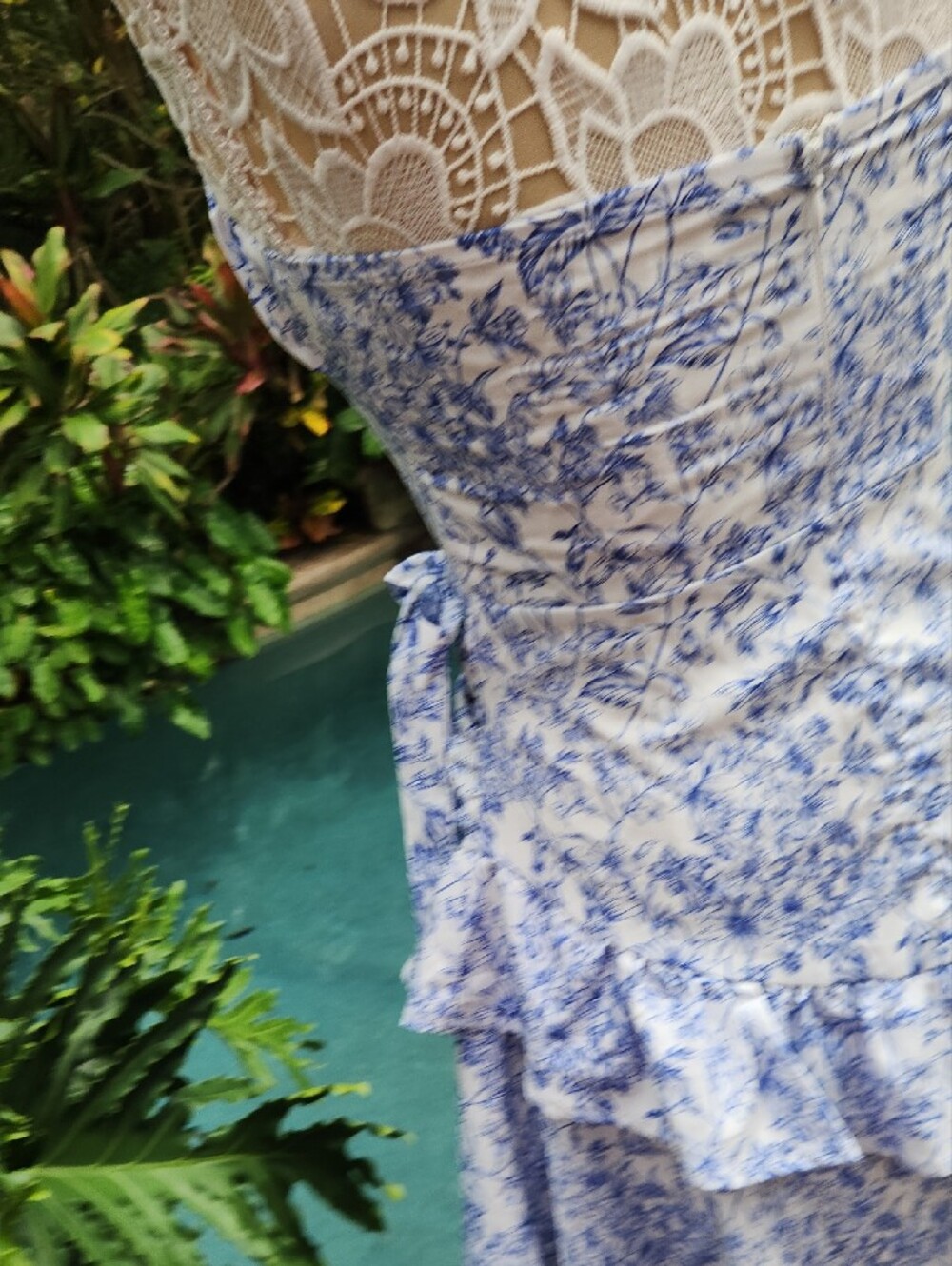 Perfect Summer Dress! Blue & White Floral Halter Mini Dress - Picture 5 of 7